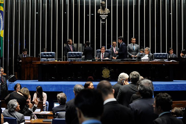 Senadores aprovam o fim das coligações partidárias. Foto: Jonas Pereira