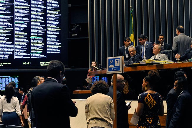 O presidente do Senado, Renan Calheiros (PMDB-AL), abriu, há pouco, a sessão do Congresso Nacional convocada para votar a alteração na meta fiscal de 2016 e vetos presidenciais. Foto: Jane de Araújo