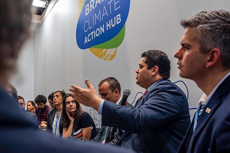 O presidente do Congresso Nacional, Davi Alcolumbre (Democratas-AP), reuniu-se, neste sábado (7), com representantes de Organizações não Governamentais (ONGs) brasileiras para tratar sobre as políticas ambientais em vigor no país.