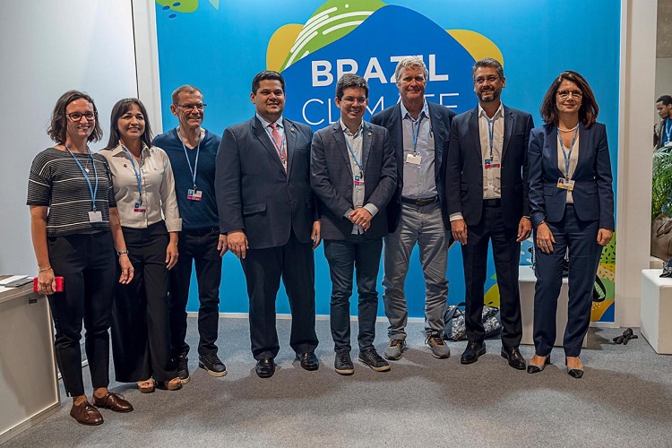 O presidente do Congresso Nacional, Davi Alcolumbre (Democratas-AP), reuniu-se, neste sábado (7), com representantes de Organizações não Governamentais (ONGs) brasileiras para tratar sobre as políticas ambientais em vigor no país.