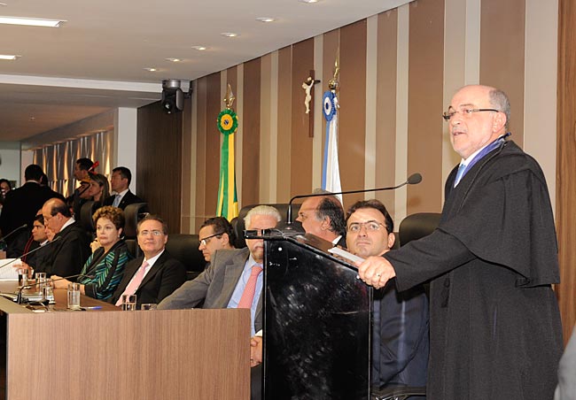 Renan participa da posse do novo presidente do TCU. Foto: Jane de Araújo