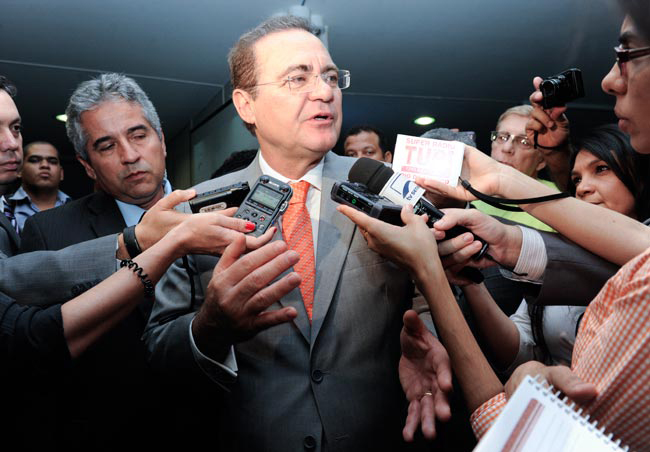 Presidente do Senado, Renan Calheiros (PMDB-AL), confirma que vai indicar os nomes que faltam para completar a CPMI da Petrobras. Foto: Jane Araújo