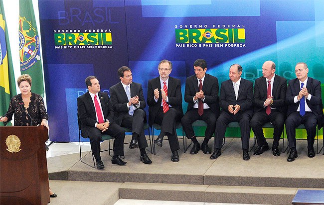 Presidente do Senado, Renan Calheiros (PMDB-AL), participa no Palácio do Planalto da posse de seis novos ministros do Governo Dilma - Foto Jane de Araújo
