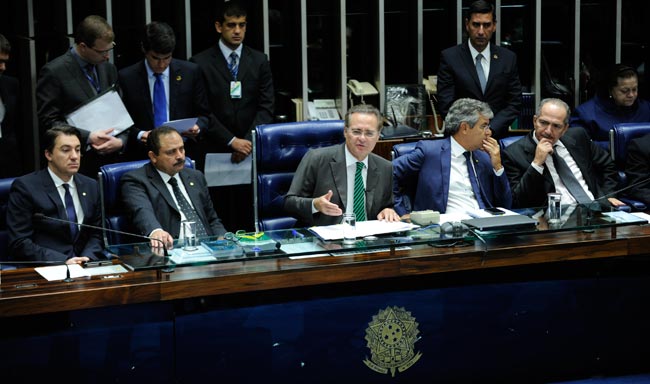 Presidente do senado Renan Calheiros (PMDB-AL), promulga emenda constitucional que valoriza avanço científico. Foto: Marcos Oliveira