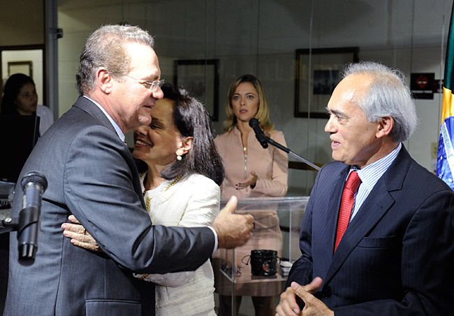 Raimundo Carreiro e Claudia Lyra são homenageados pelo Senado. Foto: Marcos Oliveira