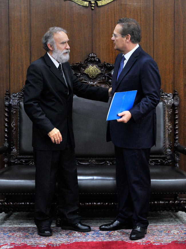 Presidente do senado, Renan Calheiros (PMDB-AL), recebe pedido para debater representação no Mercosul. Foto: Jane de Araújo