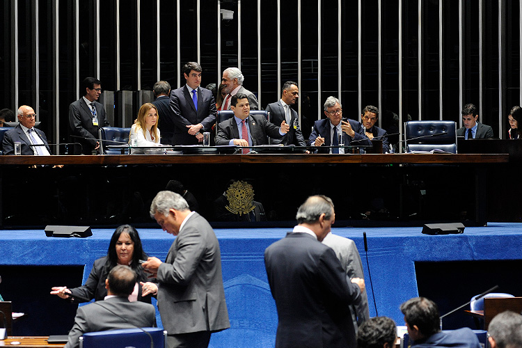 Davi cumpre a decisão de votar, em Plenário, a criação da CPI dos Tribunais Superiores. Foto: Jonas Pereira