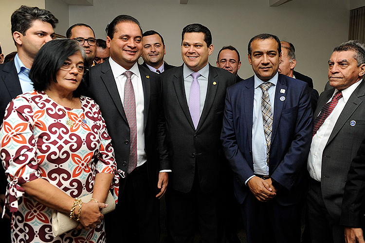 Davi prestigiou a inauguração da sala dos prefeitos do Maranhão no gabinete do senador Weverton (PDT-MA). Foto: Jonas Pereira