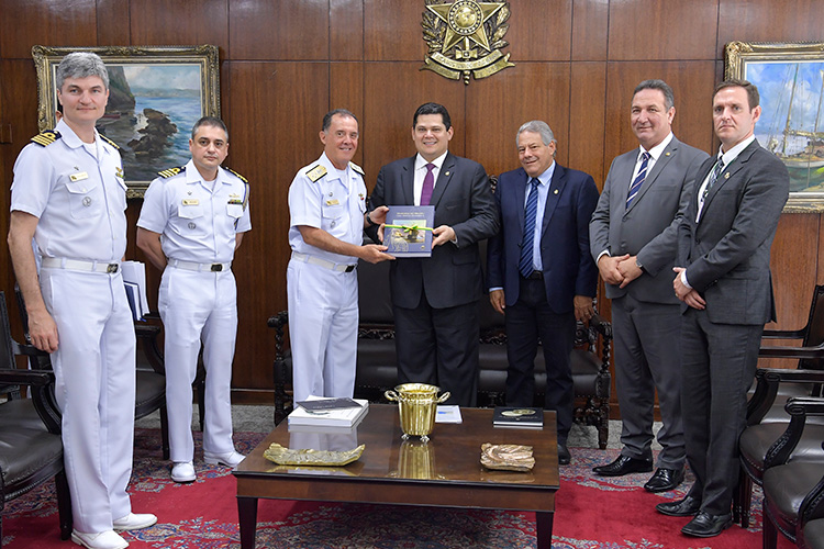 Presidente do Senado recebe comandante da Marinha do Brasil. Foto: Marcos Brandão