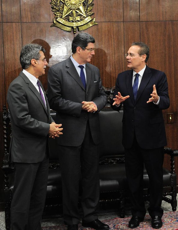 O presidente do Senado, Renan Calheiros (PMDB-AL), recebeu nesta segunda-feira (30), o ministro da Fazenda, Joaquim Levy. Foto: Jonas Pereira