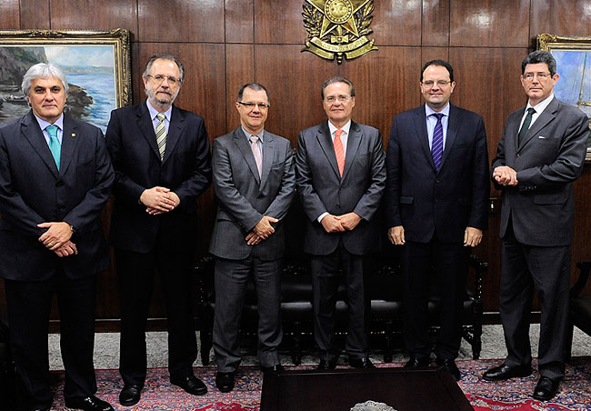 Quatro ministros trazem a Renan alternativas caso haja veto ao fim do fator previdenciário. Foto: Jonas Pereira