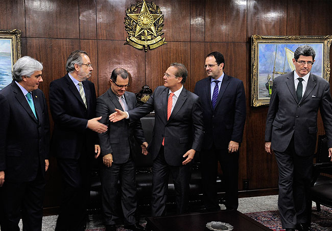 Quatro ministros trazem a Renan alternativas caso haja veto ao fim do fator previdenciário. Foto: Jonas Pereira