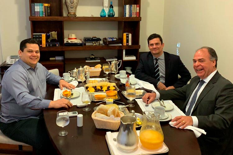 Davi toma café da manhã com Moro e o ‘cardápio’ foram medidas de segurança pública, que já tramitam no Senado