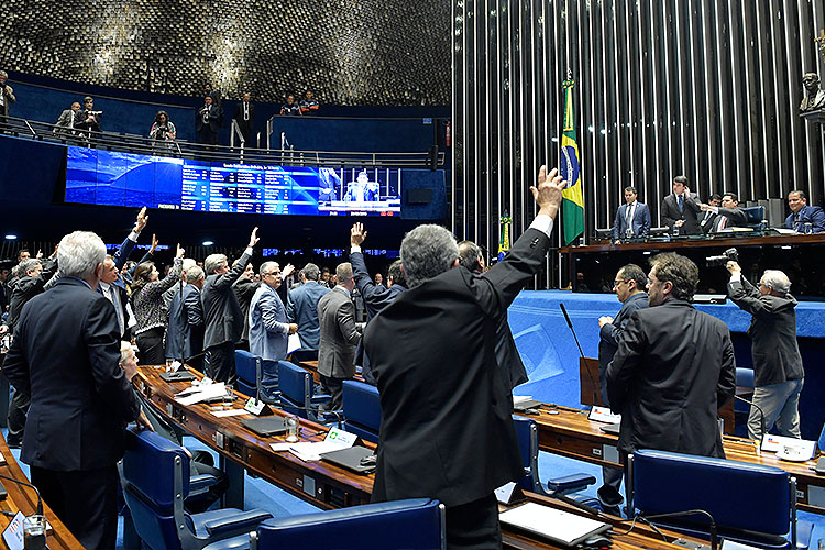 Presidente Davi lê carta do presidente Bolsonaro e senadores aprovam MP 870. Foto: Marcos Brandão