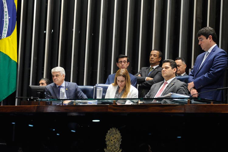 Davi anuncia votação da PEC que amplia orçamento impositivo. Foto: Jonas Pereira