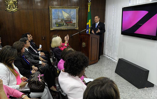 Renan anuncia prioridade na votação de projetos que combatem o câncer da mama em outubro - Foto: Marcos Oliveira