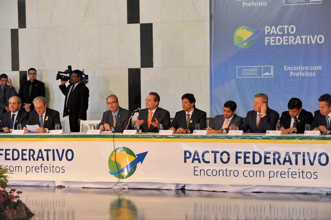 Em encontro com prefeitos, Renan diz que ajuste fiscal não pode significar um desajuste social. Foto: Jane de Araújo