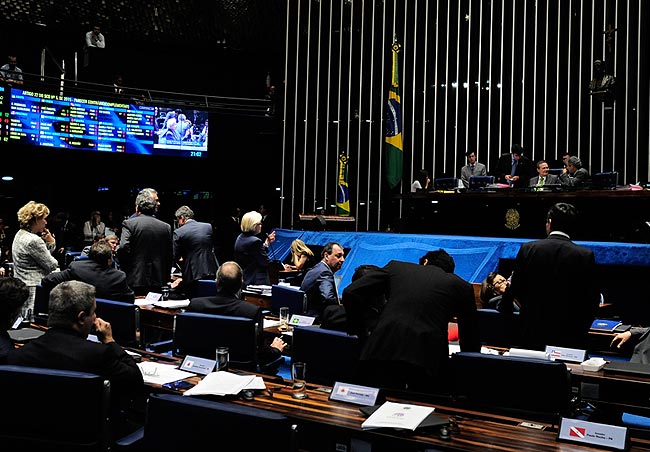 O presidente do Senado, Renan Calheiros, conduziu nesta quarta-feira (06) a sessão plenária de votação do Projeto de Lei do Senado 224 de 2013. Foto: Jonas Pereira
