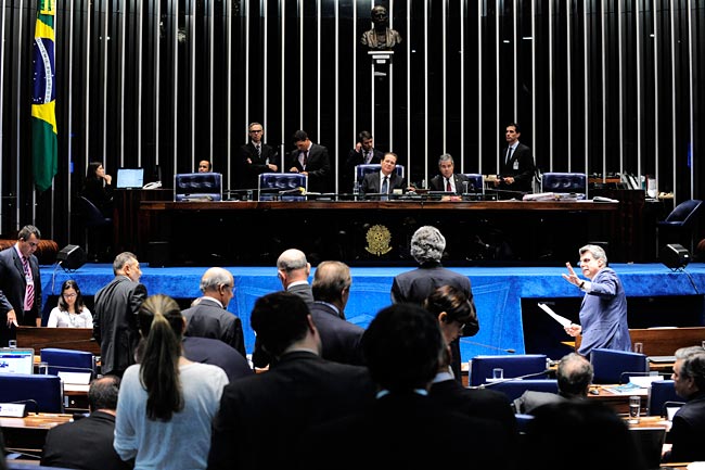 Senadores aprovam urgência para projeto que nacionaliza recursos. Foto: Jonas Pereira
