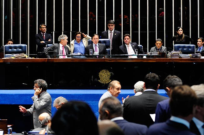 Plenário aprova regras de transição para chefes de Poder Executivo. Foto: Jonas Pereira