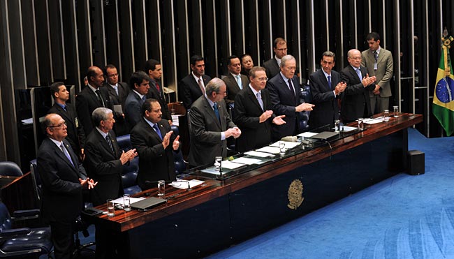Presidente do senado, Renan Calheiros (PMDB-AL), promulga lei que aumenta limite para aposentadoria de magistrados. Foto: Jane de Araújo