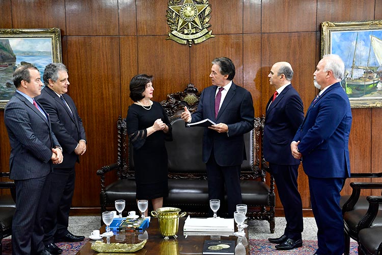 Eunício recebe balanço do primeiro ano de gestão de Raquel Dodge. Foto: Marcos Brandão