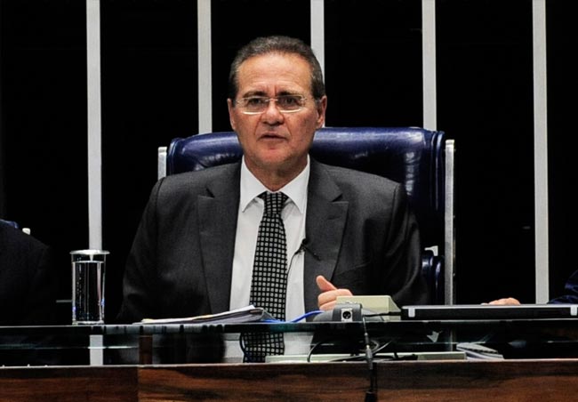 O presidente do Senado, Renan Calheiros (PMDB-AL), conduziu nesta terça-feira (28) a sessão plenária na qual foi aprovado o Projeto de Lei da Câmara – Complementar nº 15 de 2015. Foto: Jonas Pereira