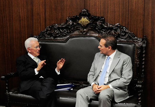 Ministro pede ao Presidente do senado, Renan Calheiros (PMDB-AL), maior discussão sobre terceirização. Foto: Jonas Pereira