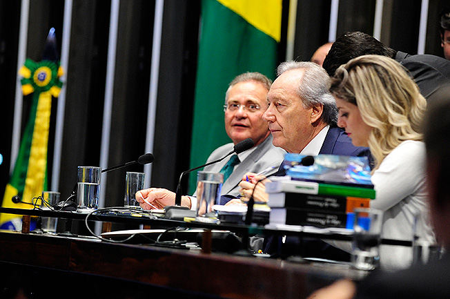 Renan elogia Lewandowski no comado da sessão que tornou Dilma ré. Foto: Jonas Pereira