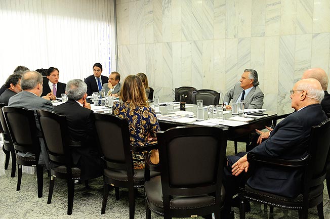 Em reunião de líderes, Eunício confirma que vai pautar regime de urgência para renegociação da dívida dos estados. Foto: Jane Araújo