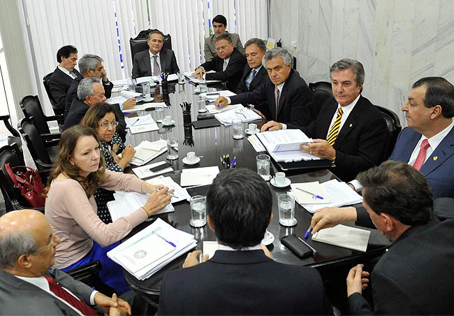 Renan decide devolver MP que aumenta impostos sobre a folha de pagamento. Foto: Jonas Pereira