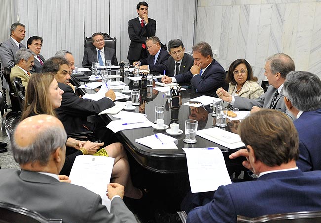 Em reunião com os líderes partidários na tarde desta terça-feira (10), o presidente do Senado, Renan Calheiros (PMDB-AL), decidiu encaminhar ao Ministério da Fazenda uma nova proposta de reajuste da tabela do IRPF. Foto: Jonas Pereira