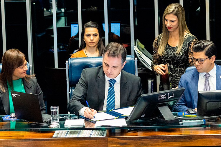 Congresso Nacional promulga emenda constitucional que garante o piso nacional da enfermagem