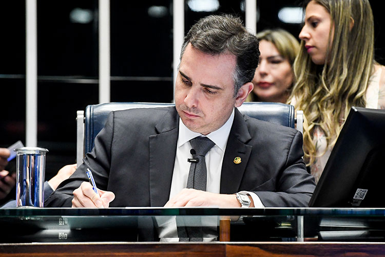Congresso promulga emenda que mantém incentivos às empresas de informatica no Brasil