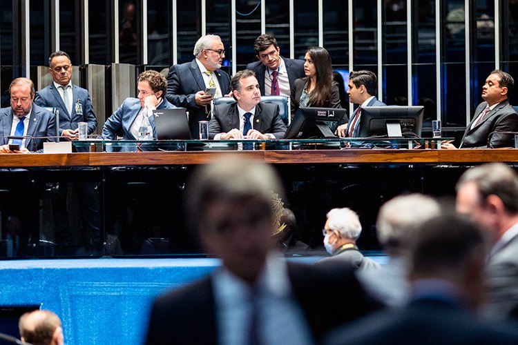 Senado aprova “PEC da Transição” e garante continuidade do pagamento de benefícios sociais 