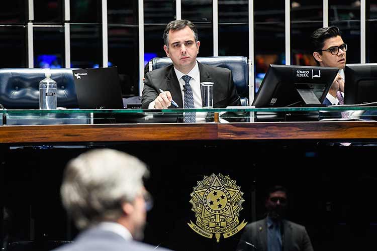 Senado aprova projeto que garante as prerrogativas dos advogados