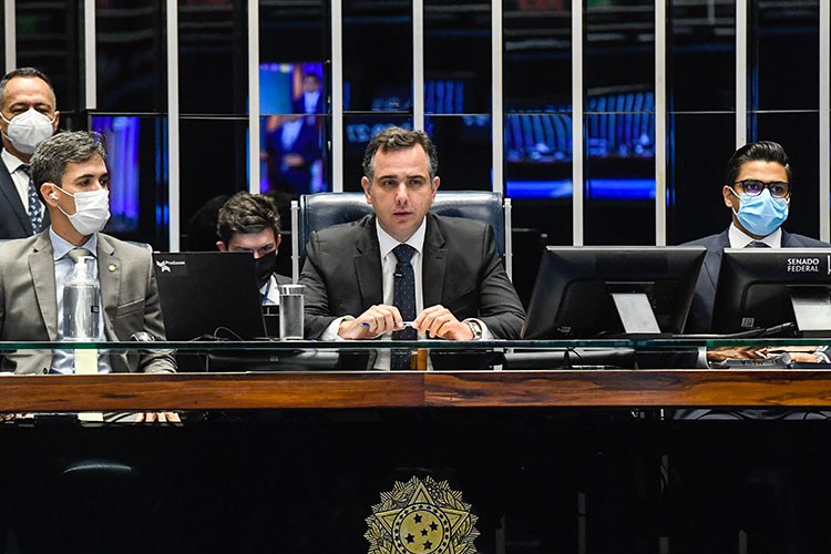 Senado aprova projetos para estabilizar preços de combustíveis1