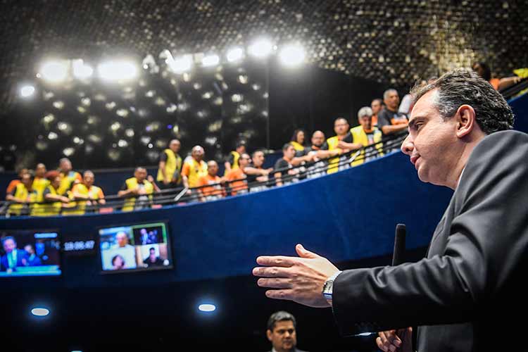 Senado aprova valor mínimo permanente de R$ 400 no Programa Auxílio Brasil 