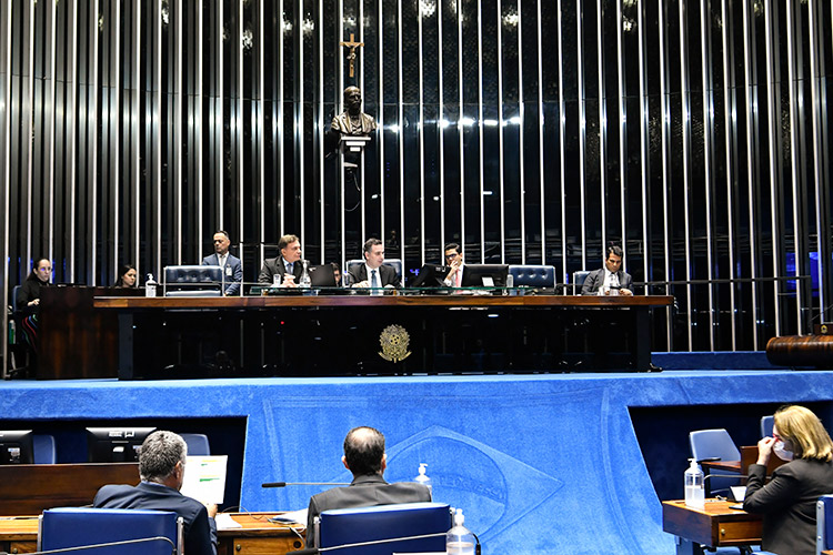 Senado avança no combate à violência contra as mulheres