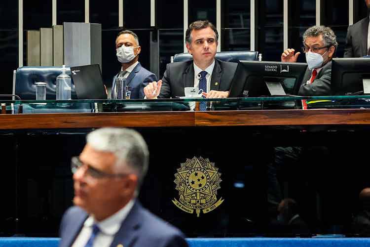 Senado aprova premiações a profissionais e a iniciativas em prol da melhoria da educação