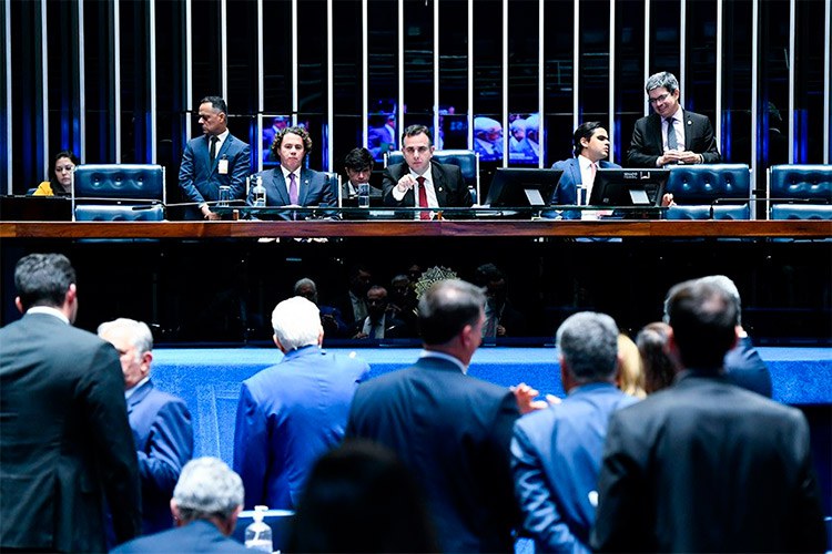 Senado-aprova-compensação-de-R$-27-bi-da-União-para-estados-e-municípios.jpg