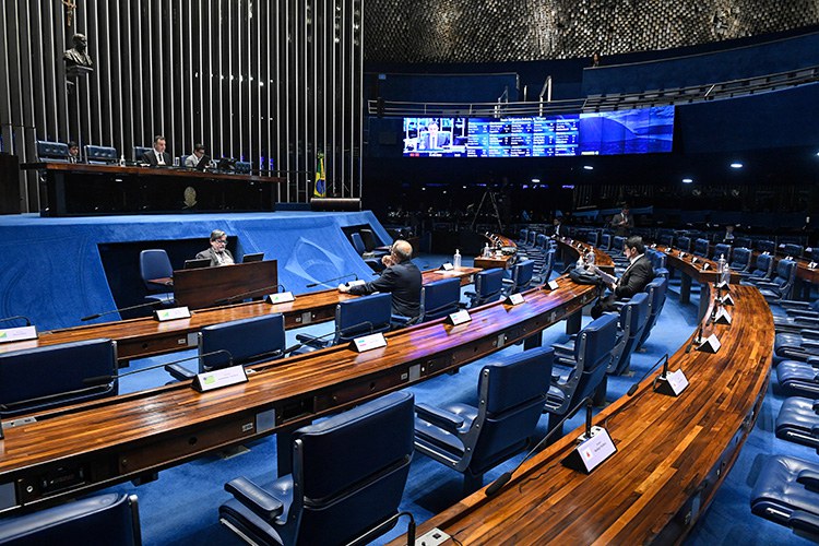 Senado-aprova-fornecimento-de-uniforme-escolar-pelo-Estado-a-alunos-da-educação-básica.jpg