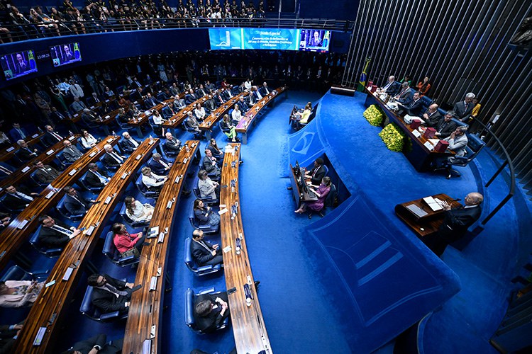 Senado-Federal-homenageia-os-200-anos-da-criação-do-Parlamento-brasileiro_02.jpg