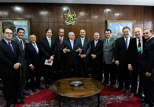 Presidente do Senado, Renan Calheiros (PMDB-AL), recebe visita do vice-presidente da República, Michel Temer (PMDB-SP), antes da participação na convenção do PMDB, realizada em um dos auditórios do Senado. Foto: Marcos Oliveira