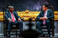 Alcolumbre recebe presidente de Angola e defende ampliação da pauta comercial entre os dois países