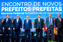 Davi Alcolumbre reforça compromisso com municípios e descentralização de recursos em encontro nacional de prefeitos