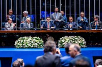 Em sessão conduzida por Davi, Senado celebra 40 anos da redemocratização em homenagem a José Sarney