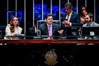 Fim de redução de penas em caso de estupro cometido por menor de 21 e maior de 70 anos vai à sanção