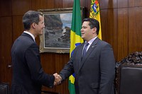 Juan Guaidó visita presidente do Senado Federal