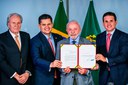 Presidente do Congresso recebe PEC da Segurança Pública e propõe grupo de trabalho entre Câmara e Senado